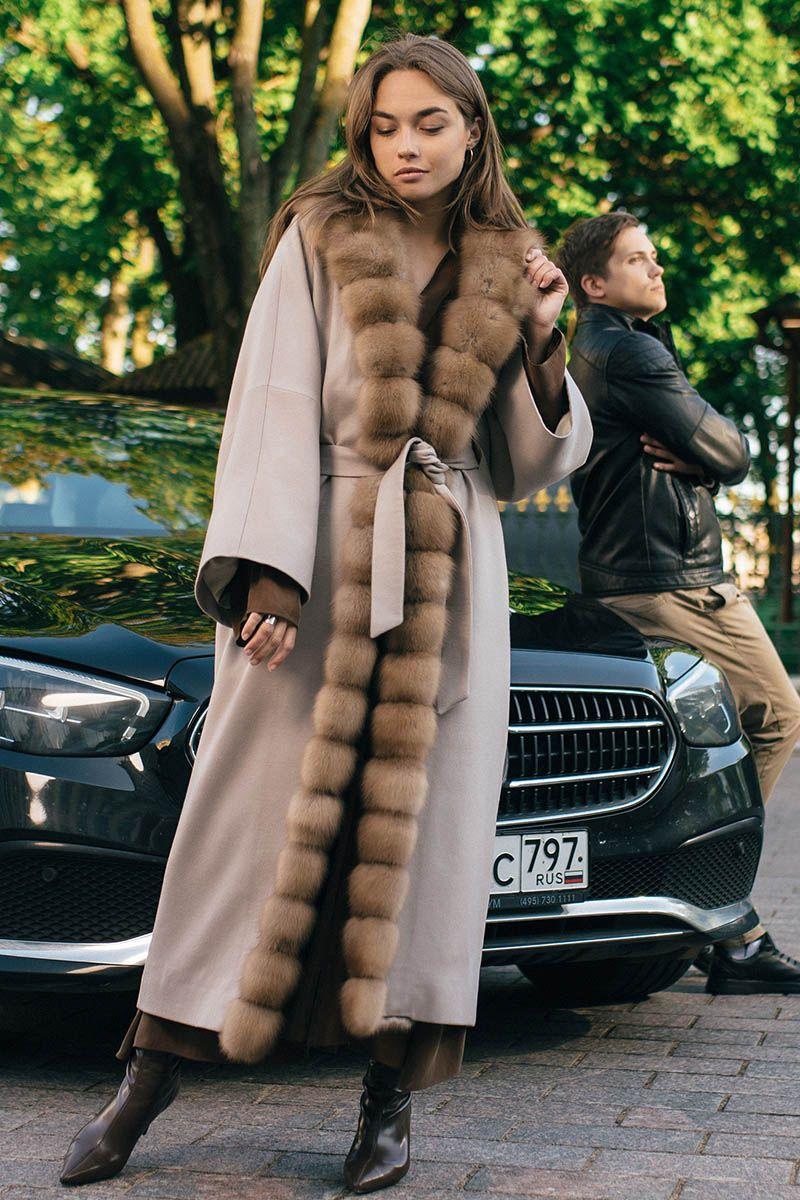Кашемировое пальто с мехом куницы фото