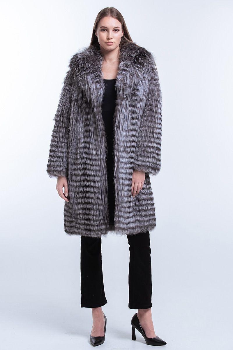 Пальто из чернобурой лисы c капюшоном. фото