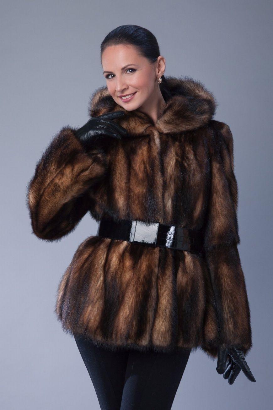 Шуба из хоря с капюшоном и поясом. фото