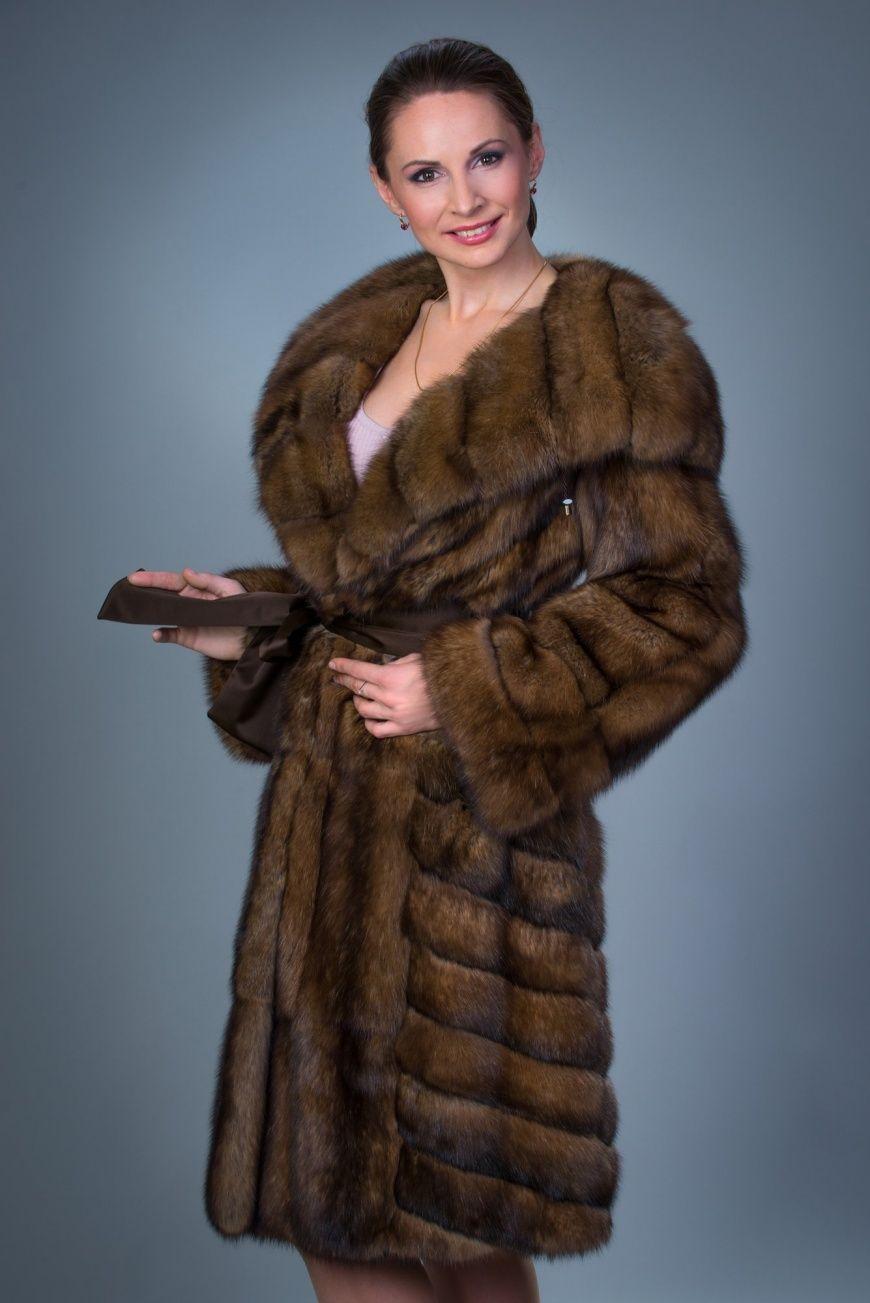 Пальто женское из меха соболя с капюшоном фото