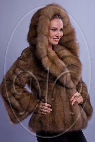Шуба из куницы с капюшоном фото