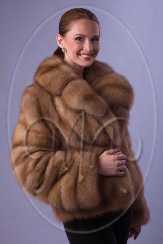 Шуба из куницы с английским воротником фото