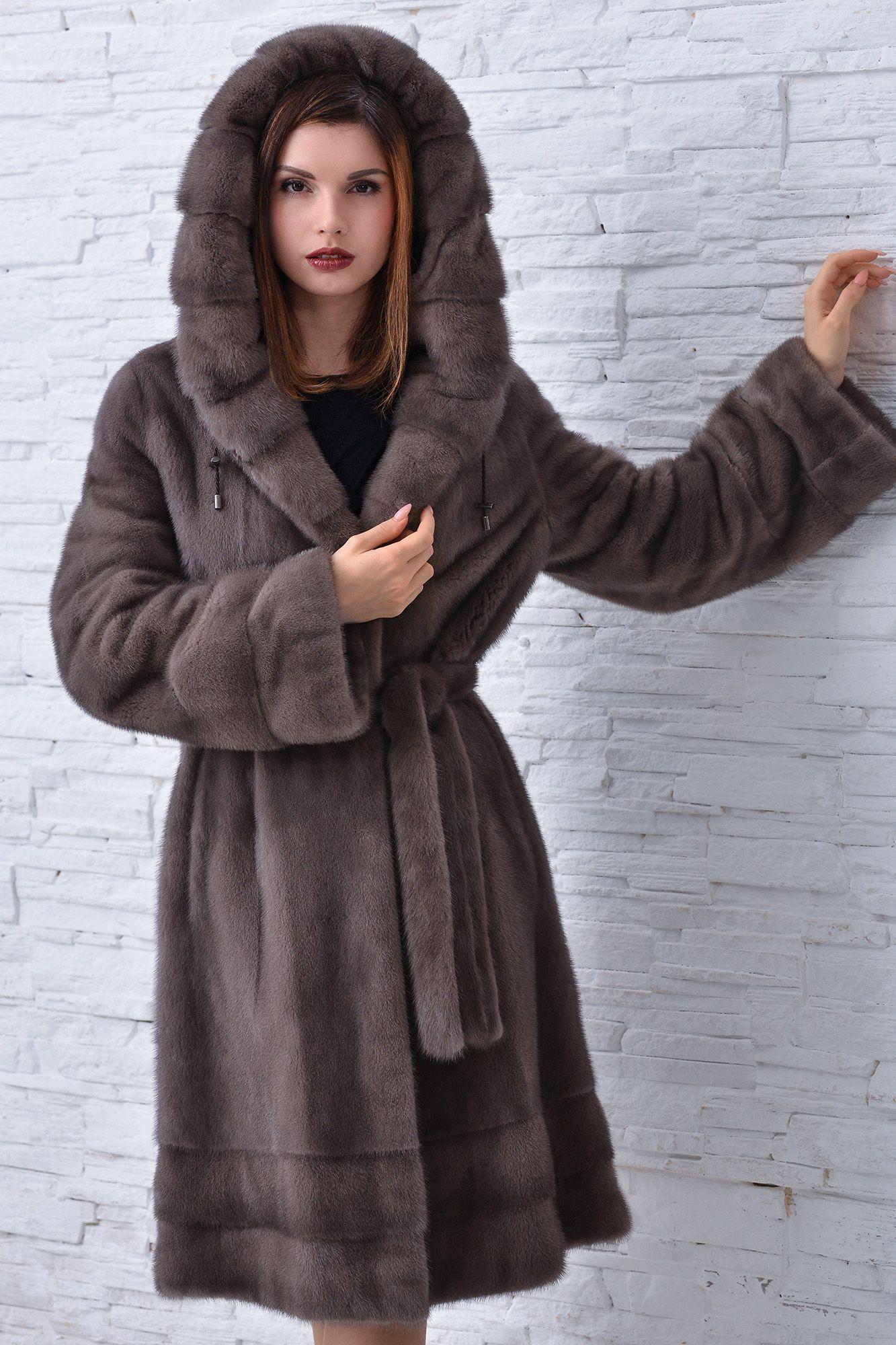 Норковая шуба с капюшоном и поясом фото