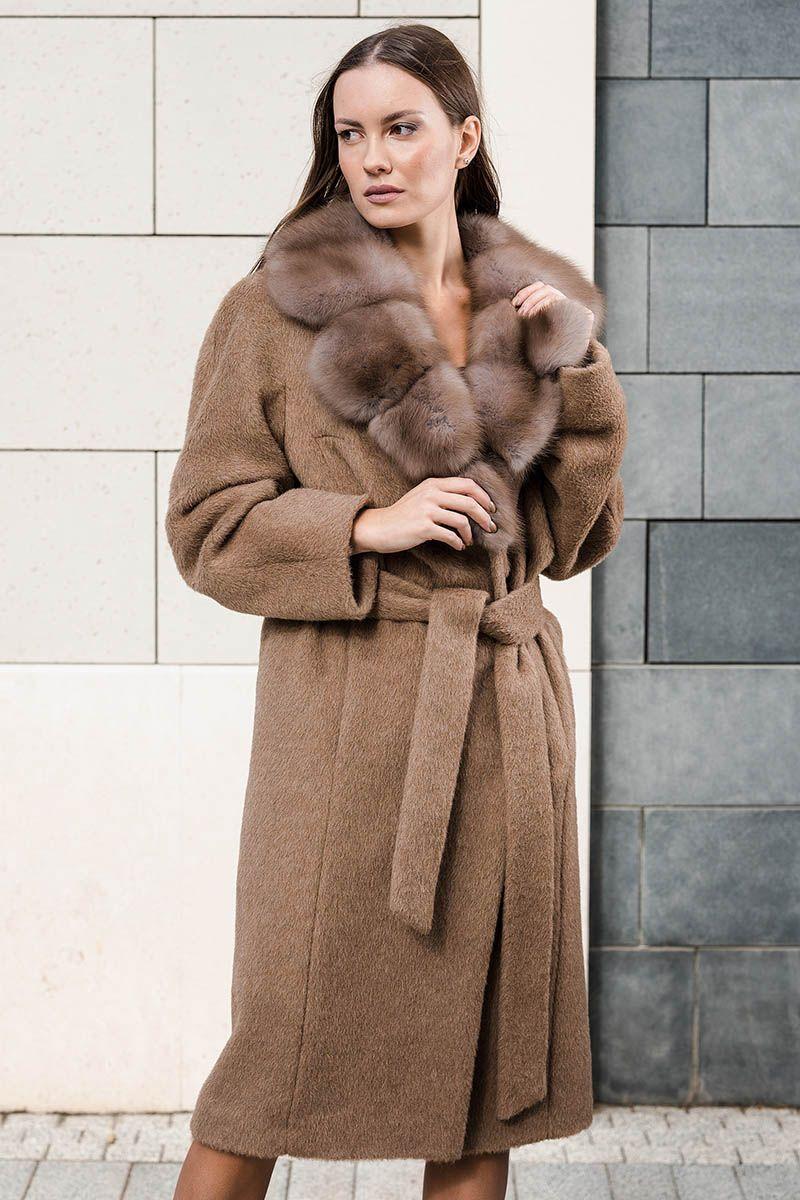 Кашемировое пальто с воротником из куницы фото