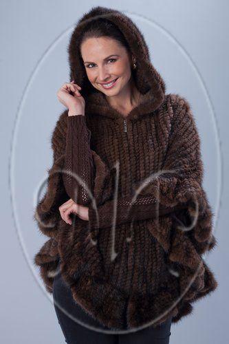 Вязаное пончо из норки с капюшоном фото